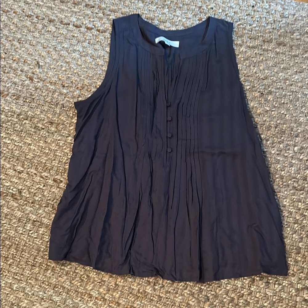 Sleeveless Loft Gray top Large